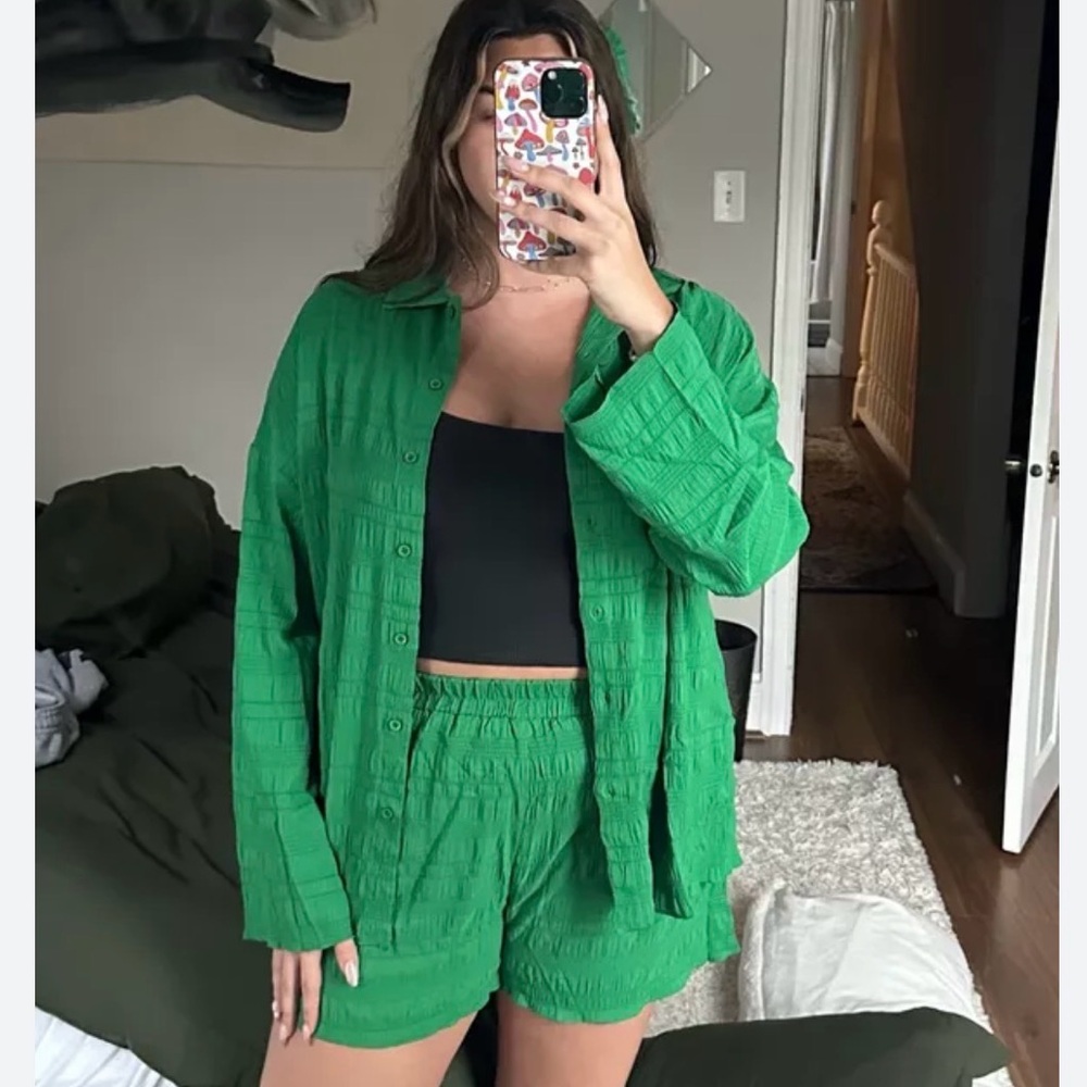 New Lightweight Green Button-Up Shirt and Shorts Set